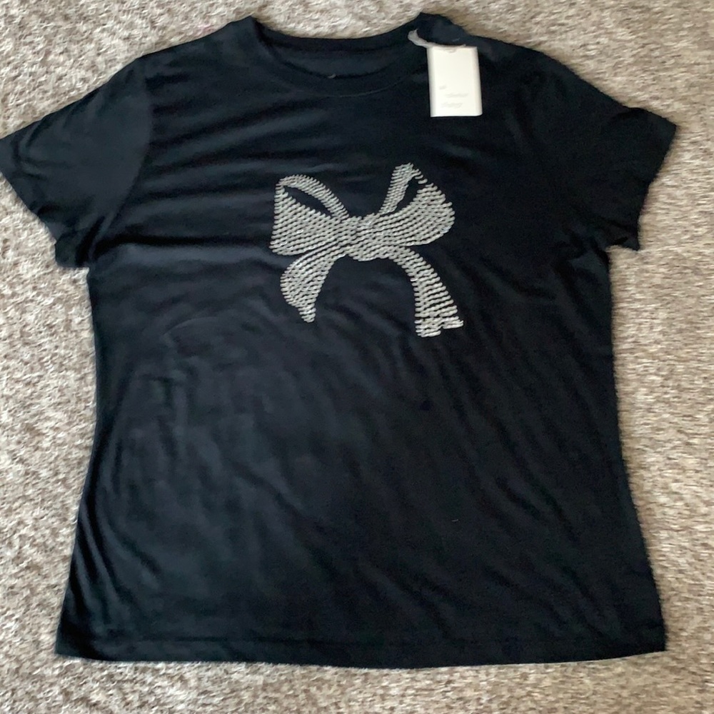 Tee w Rhinestone bow decor 🎀